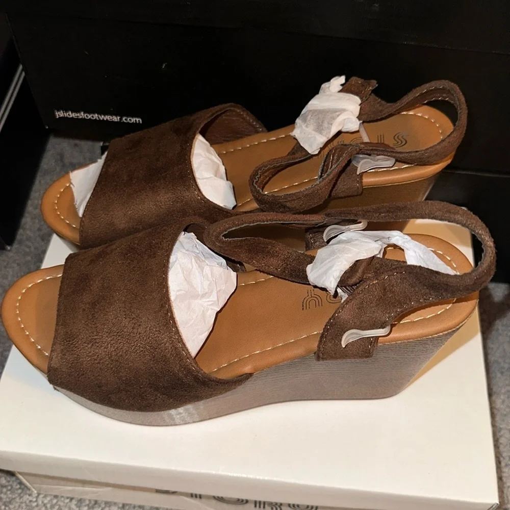 Story Tan Wide-Strap Wedge Sandal